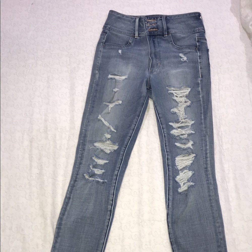 AMERICAN EAGLE OUTFITTERS